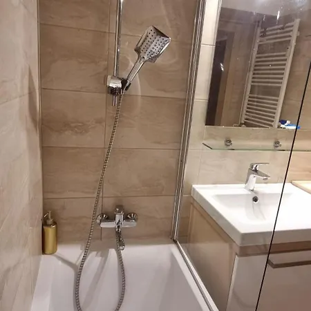 Huge Next To Train Station Close To The Center Apartamento