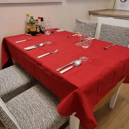 Huge Next To Train Station Close To The Center Bratysława