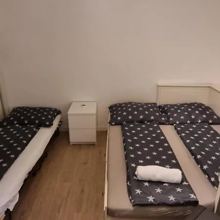 Huge Next To Train Station Close To The Center Apartament