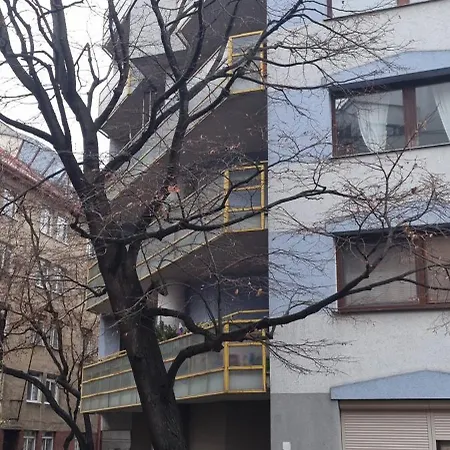 Huge Next To Train Station Close To The Center Apartament Bratysława