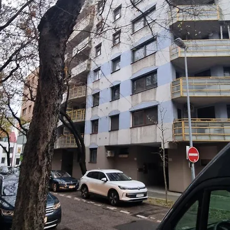 Huge Next To Train Station Close To The Center Apartment *