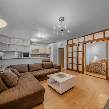 Apartment Huge Next To Train Station Close To The Center Bratislava