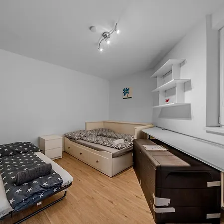 Huge Next To Train Station Close To The Center Apartment *