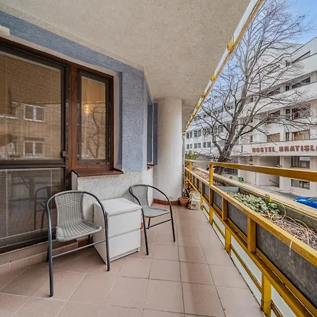 Huge Next To Train Station Close To The Center Apartament