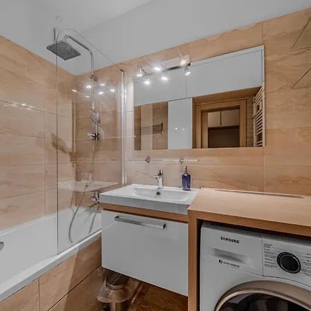 Apartament Huge Next To Train Station Close To The Center Bratysława