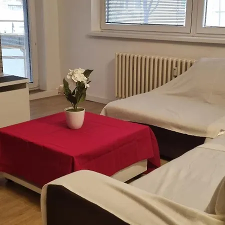 Huge Next To Train Station Close To The Center Apartment *