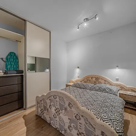 Huge Next To Train Station Close To The Center Apartment