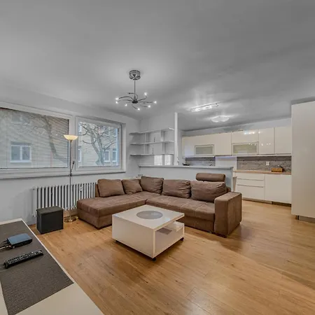 Huge Next To Train Station Close To The Center Apartment Bratislava